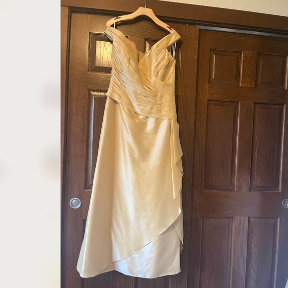 Jade - size 12, pale gold, dropped ruched bodice, off shoulder - Picture 1 of 2